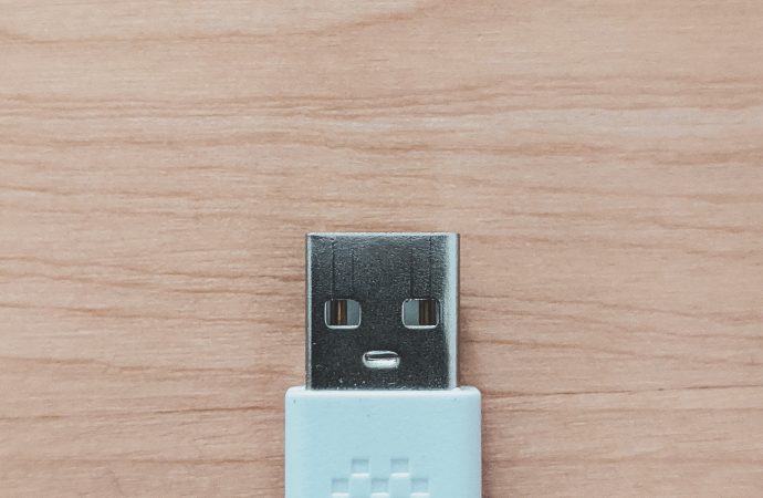 A Bootable USB Drive: The Art of Creating One