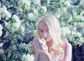 Floral and Fresh: The Best Spring Scents for Your Beauty Collection