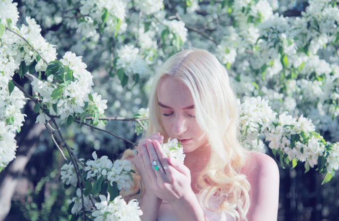 Floral and Fresh: The Best Spring Scents for Your Beauty Collection