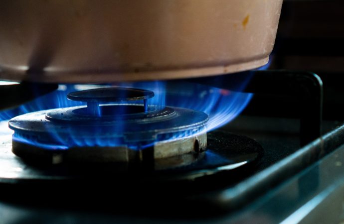 Gas Stoves vs. Electric: Which is Safer for You and the Environment?