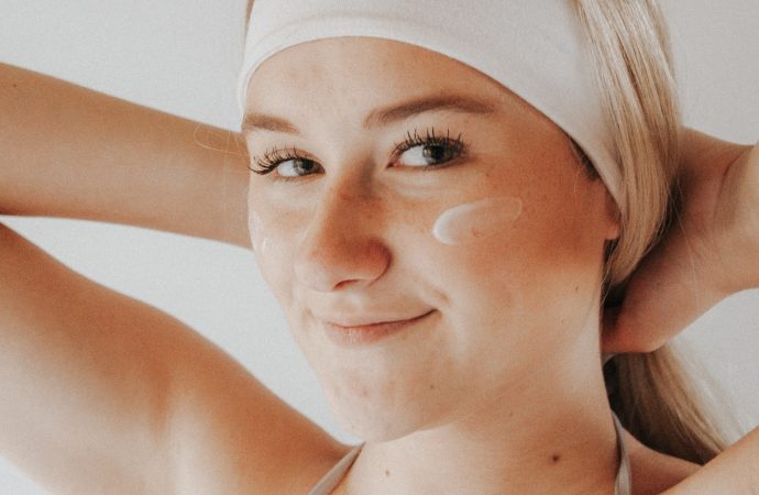 Exploring the Science Behind Skin Cycling: Does it Really Work?