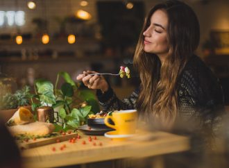 The Art of Mindful Eating: How Eating Mindfully Can Improve Your Health and Happiness