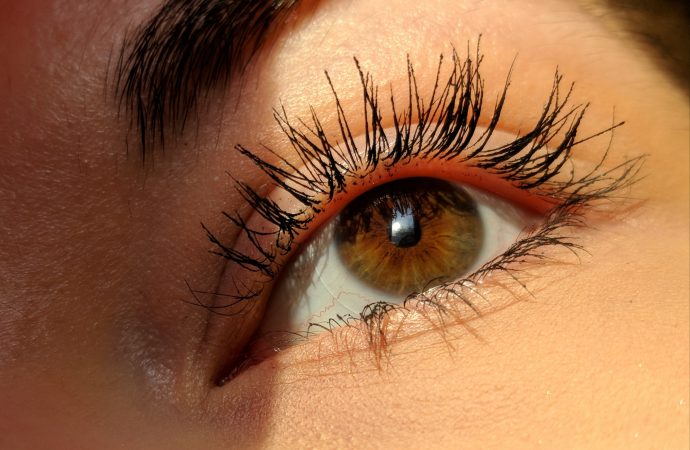 Guide to Growing Long and Luscious Eyelashes