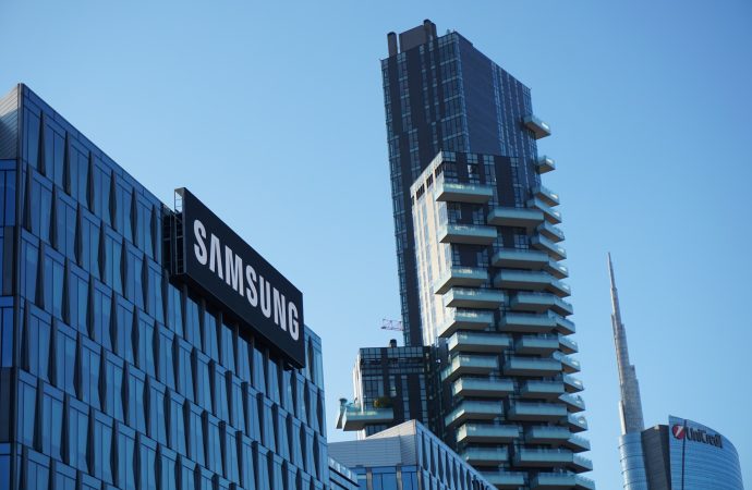 India’s Lucrative Market Beckons: Apple and Samsung Gear Up for Expansion, Government Confirms