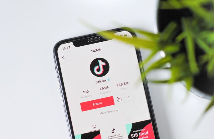 TikTok’s ‘Bold Glamour’ Trend: A Quest for Likes or a Loss of Individuality?