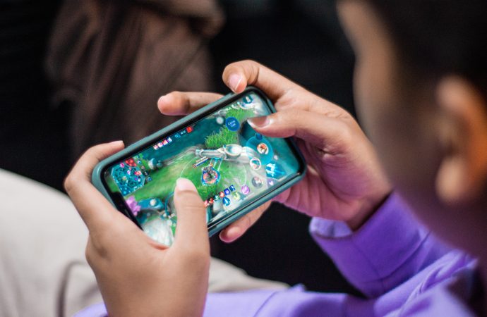 10 Mobile Games to Keep You Entertained On-the-Go