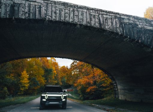 Rivian R1S EV Overcomes Challenges: A Debugged Startup Wonder Set to Revolutionize the Electric SUV Market