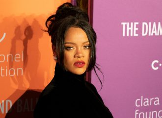 Rihanna Proves that Natural Beauty is Truly Timeless