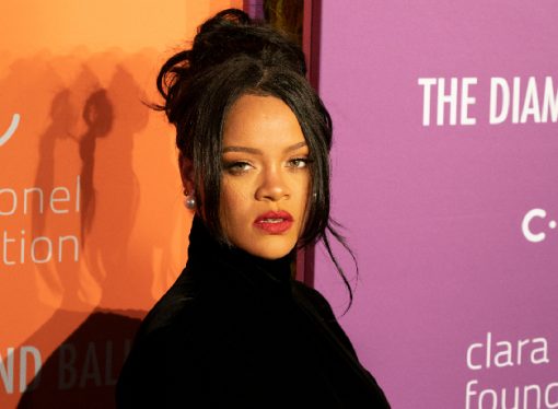 Rihanna Proves that Natural Beauty is Truly Timeless