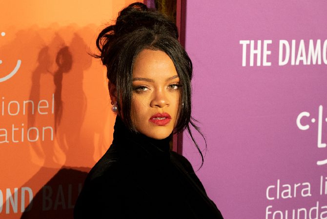Rihanna Proves that Natural Beauty is Truly Timeless