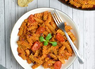 15-Minute Pasta Magic: Indulge in a Cheesy and Spicy Culinary Delight Tonight