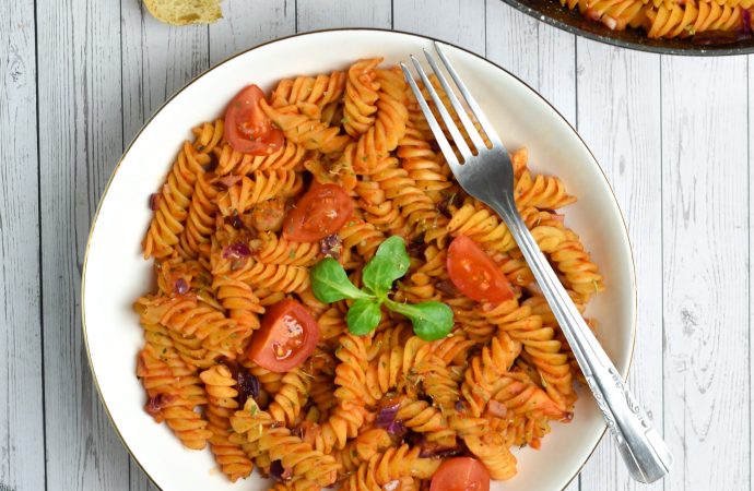 15-Minute Pasta Magic: Indulge in a Cheesy and Spicy Culinary Delight Tonight