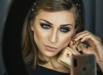The Smoldering Look of 2023: The Slept-In Smoky Eye