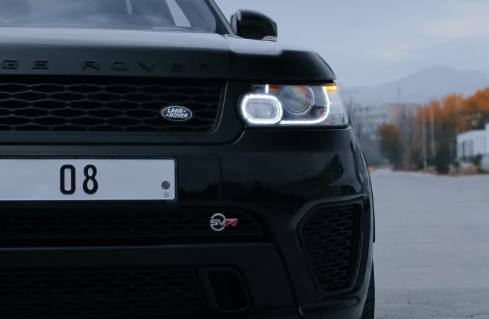 Discover 11 Essential Features of the 2024 Land Rover Sport SV
