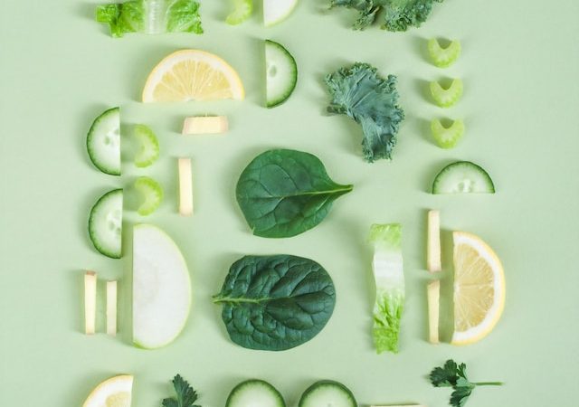 How Nutrients in Greens Support Mental Clarity and Stability