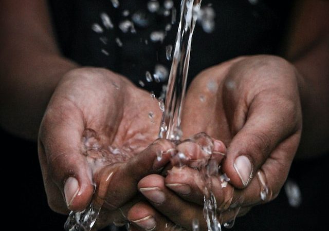 Strategies for Drinking Enough Water During Athletic Travel