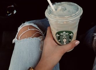 Environmentally Conscious Move: Starbucks Commits to Eliminating Plastic Straws by 2025