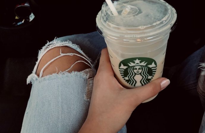 Environmentally Conscious Move: Starbucks Commits to Eliminating Plastic Straws by 2025