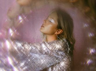 From Daytime Glam to Nighttime Shine: 12 Silver Makeup Ideas for Any Style and Occasion