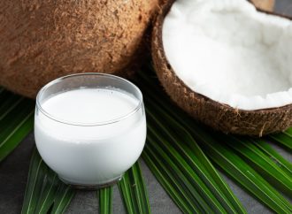 Taming Your Troublesome Scalp: Step-by-Step Guide on Applying Coconut Oil for Dandruff