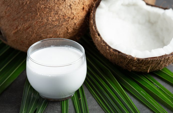 Taming Your Troublesome Scalp: Step-by-Step Guide on Applying Coconut Oil for Dandruff