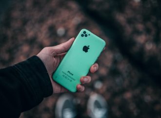 The Closed and Effective Apple Ecosystem: Advantages and Issues