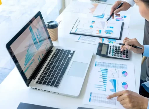 How to Become a Market Research Analyst