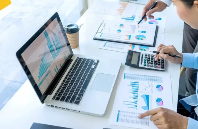How to Become a Market Research Analyst