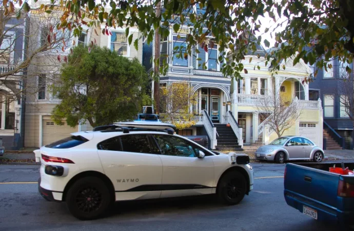 SF Streets Unplugged: Waymo’s Autonomous Taxi Journey