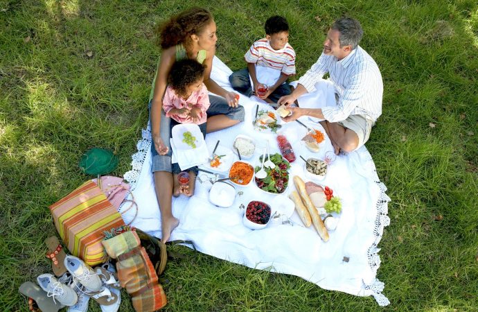 Elevate Outdoor Dining: Top Foods for Al Fresco Feasting