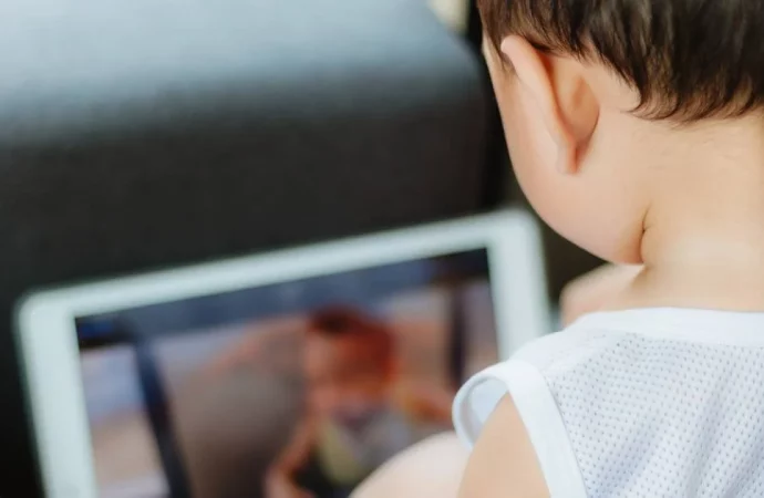 Growing Up with Screens: Study Points to Baby Development Delays