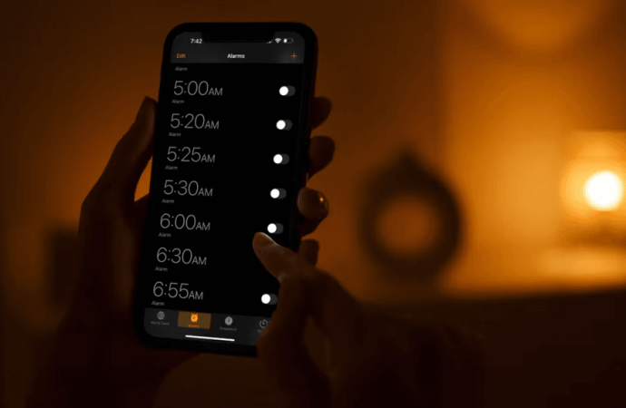 3 Easy Ways to Set a New Alarm on Your iPhone or iPad