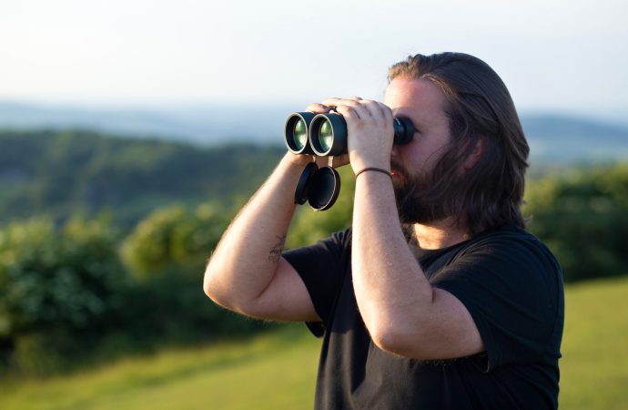 Stellar Optics 2023: Top Binoculars for Stargazing & Wildlife