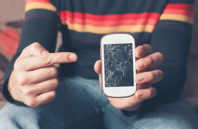 Cracked Your Screen? 8 Ways to Deal with a Broken Phone Screen