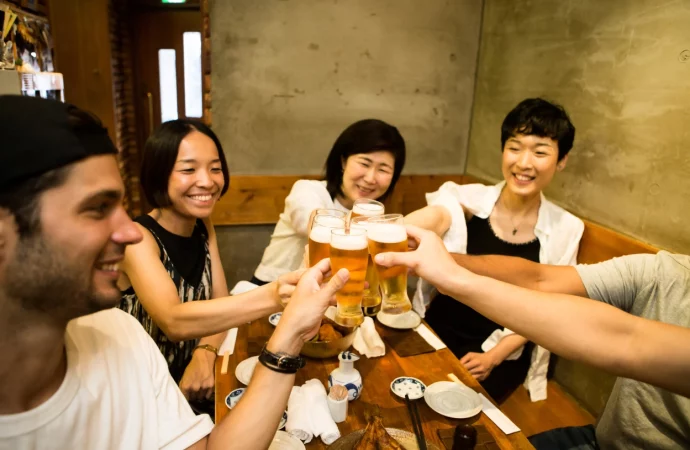 Cheers Worldwide: Legal Drinking Ages in 21 Must-Visit Destinations