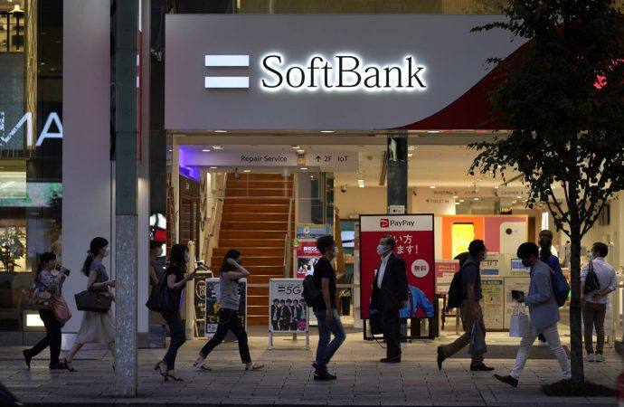 SoftBank’s CFO Criticizes S&P Global for Holding Credit Rating