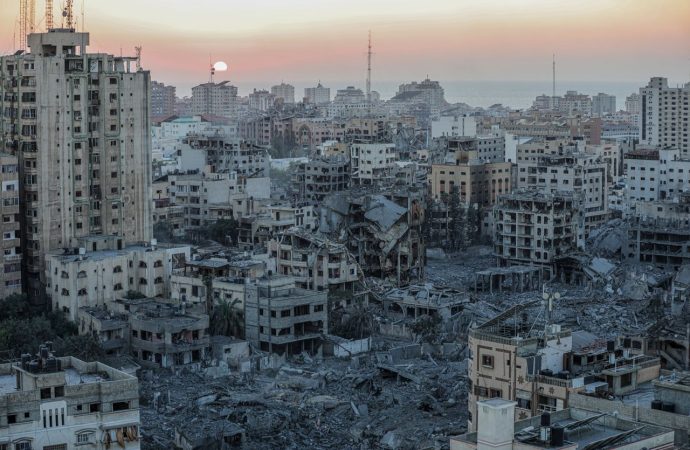 Unraveling the Aftermath: Israeli Airstrikes and the Devastation of a Bustling Gaza Neighborhood