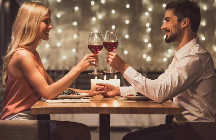 Unlocking Magnetic Charm: First Date Tips for an Irresistible You