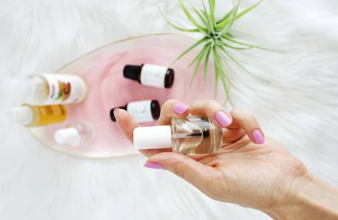 Unlock Fabulous Fingertips: DIY Nail Growth Serum Guide