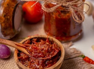 “Master the Art of Tomato Purée: A Comprehensive Guide”