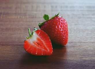 Unlock Freshness: Pro Tips for Perfectly Clean Strawberries