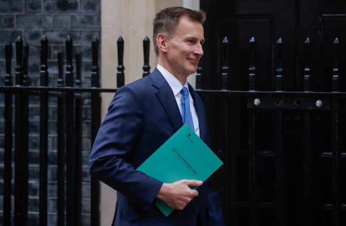 Hunt Cuts National Insurance, Taxes Soar Postwar