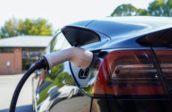 Unveiling the 5 Advantages of Electric Vehicle Cruising
