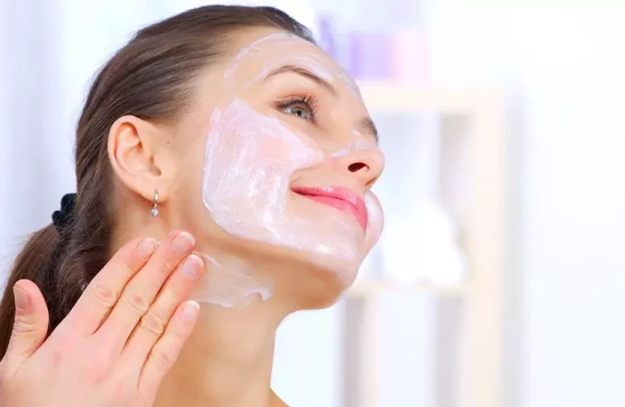 Risks of Incorporating Baking Soda into Your Beauty Regimen