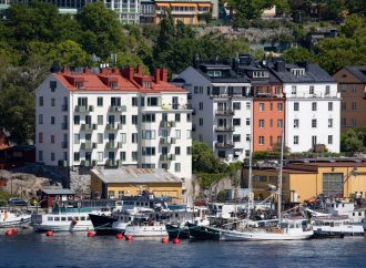 Navigating Turbulence: Sweden’s Real Estate Faces Sharp Price Plunge Amid Global Rate Shifts