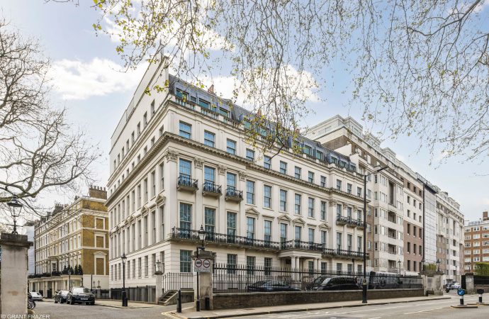 London’s Prestigious Residences: The Unanticipated Struggle in Selling Two of the City’s Most Expensive Mansions