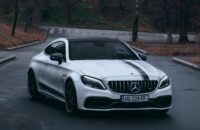 Mercedes AMG Strategic Roadmap to Outpace Tesla and Lucid Electric Dominance