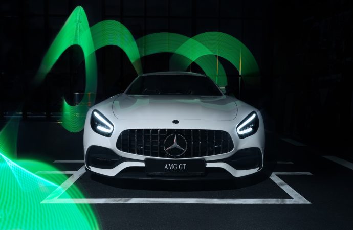Mercedes-Benz’s Turquoise Lights Transform Roads