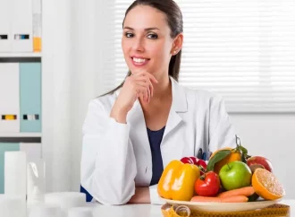 Guiding Wellness: Expert Dietitian Recommendations for Women in the Battle Against Breast Cancer