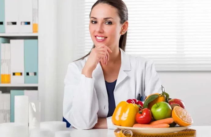 Guiding Wellness: Expert Dietitian Recommendations for Women in the Battle Against Breast Cancer